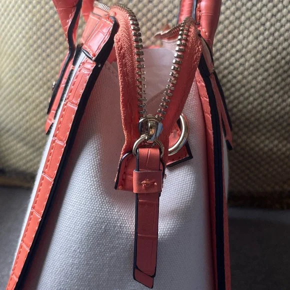 Dana Buchman handbag with detachable shoulder strap - Picture 10 of 13